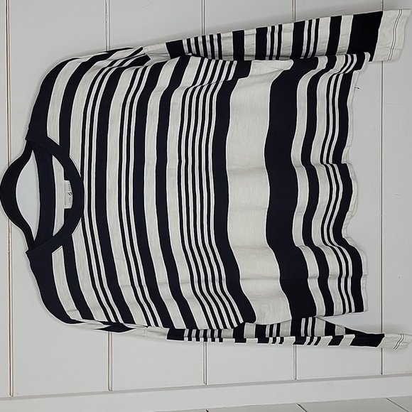 Lou & Grey Tops - Lou & Grey medium navy & white stripe slightly cropped long sleeve cotton tee